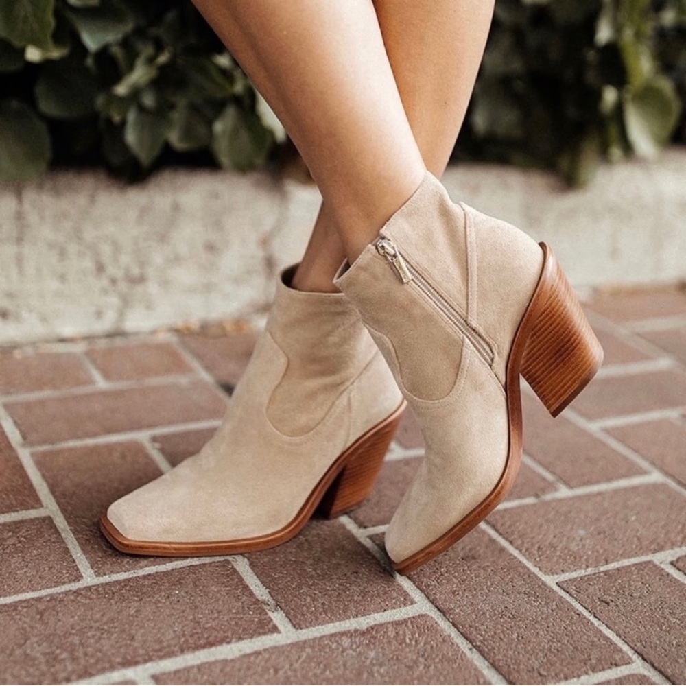 Vince Camuto Amtinda Tortilla Squared Toe Ankle Block Heeled Bootie- Size 8